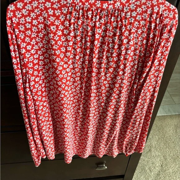 Red Floral Long Sleeve Blouse. Size L - Picture 2 of 3
